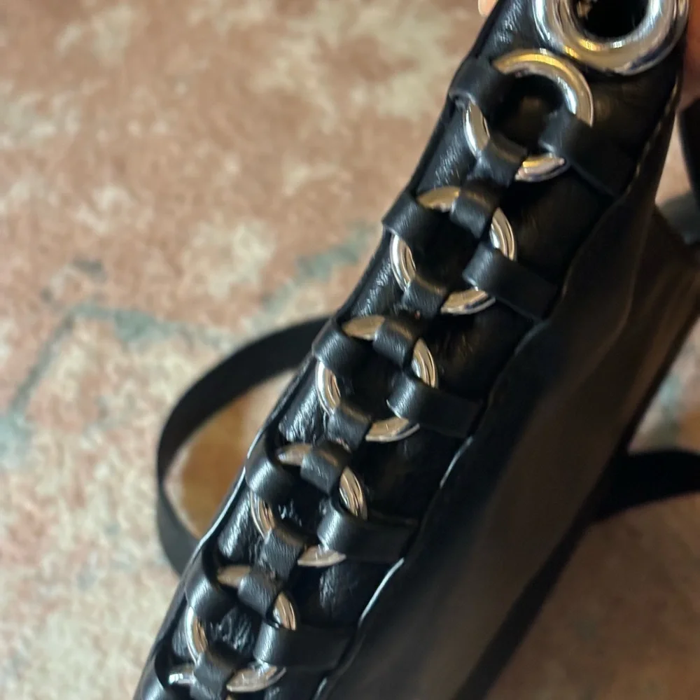 Michael Kors Piper leather messenger bag, medium - Picture 5 of 10